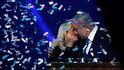 Netanjahu vyhrál izraelské volby.  Slavil s manželkou Sarou (2.3.2020)