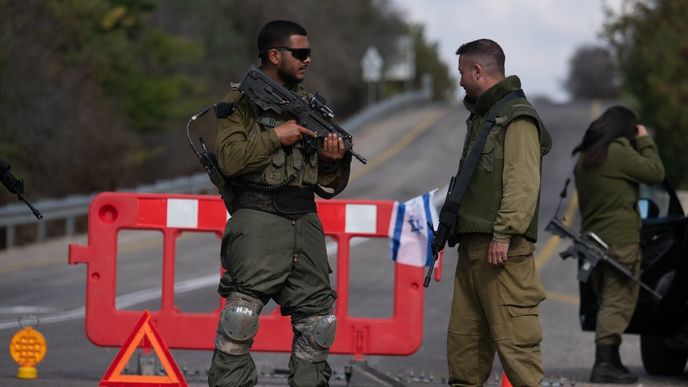 Izraelští vojáci střeží hranici s Libanonem kvůli hrozbě v podobě Hizballáhu.