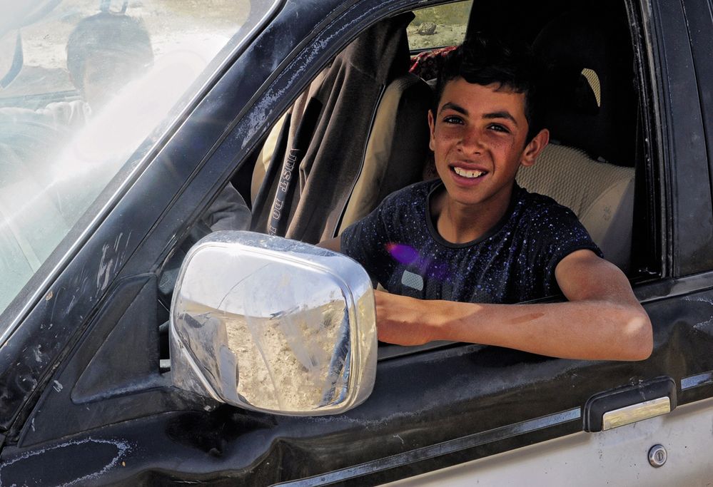 Mladí beduíni usedají brzo na koně i za volant