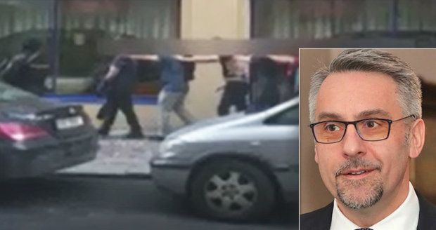 To se stává! Ministr vnitra o omylu policie: Místo mlátiček z Holandska sbalili Izraelce