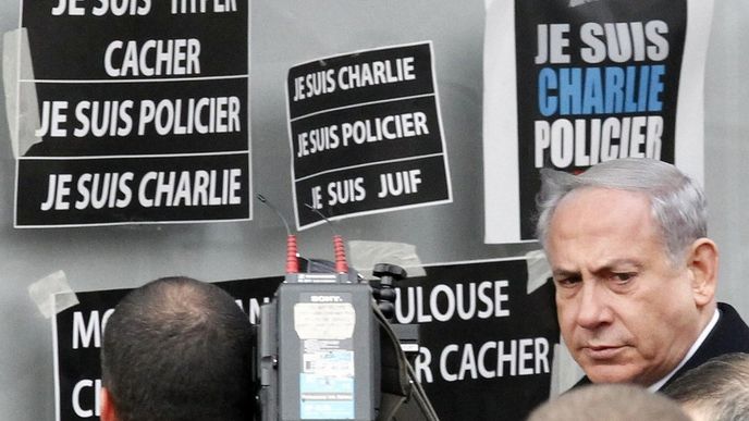 Izraelský premiér Benjamin Netanjahu během návštěvy pařížského košer marketu, kde atentátník zabil čtyři rukojmí