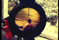 Skandál v Izraeli: Odstřelovač zveřejnil fotku hlavně mířící na malého Araba