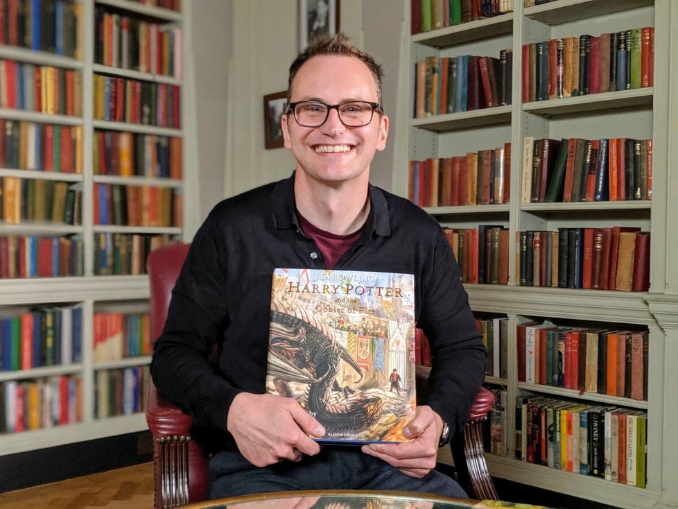 Jim Kay je britský ilustrátor a grafik z Northamptonshire v Anglii. Byl osobně vybrán J. K. Rowlingovou, aby ilustroval novou edici příběhů Harryho Pottera. Nakonec jeho dílo zdobí pět dílů ságy.
