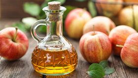 Co umí jablečný ocet? Využijte ho nejen v kuchyni, ale i v péči o tělo nebo o domácí mazlíčky