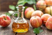 Co umí jablečný ocet? Využijte ho nejen v kuchyni, ale i v péči o tělo nebo o domácí mazlíčky