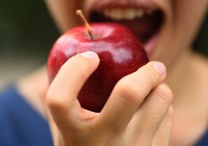 V polské odrůdě jablek bylo nalezeno sedmkrát více pesticidů, než povoluje limit. (Ilustrační foto)