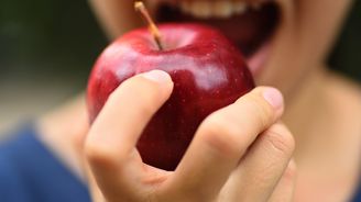 Martin Bartkovský: Rubín Přemka Podlahy a naše dětství aneb Jablko, které je důležitější než nový iPhone Martin Bartkovský: Rubín Přemka Podlahy a naše dětství aneb Jablko, které je důležitější než nový iPhone