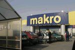 Podnikatelé Daniel Křetínský a Patrik Tkáč vstupují do společnosti METRO AG, jednoho z největších velkoobchodníků a retailerů v Evropě. Společnost EP Global Commerce GmbH (EPGC) kupuje 7,3 procenta kmenových akcií METRO AG. Ta v Česku vlastní obchody Makro