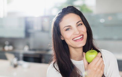 14 potravin, které vás ochrání před rakovinou! Pomáhají jablka a čokoláda