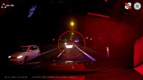 Policisté v Jablonci nad Nisou zastavili opilou řidičku. V autě měla nezajištěné batole.