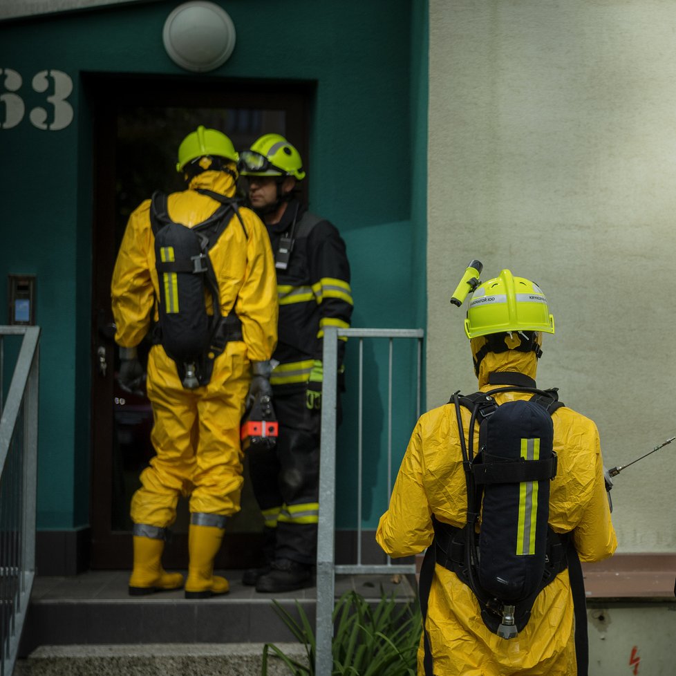 Zásah hasičů v panelovém domě v Jablonci nad Nisou