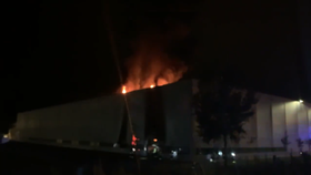 Hasiči vyjížděli k požáru výrobní haly v Jablonci nad Nisou. Hořela hala Jablotronu.