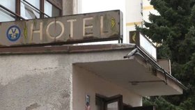 Ubytovna se nachází v bývalém hotelu.