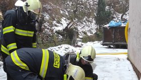 Při požáru v Jablonci nad Nisou zachránili hasiči z plamenů tři děti.