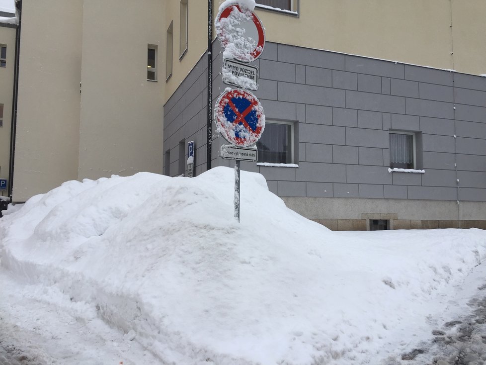 Jablonec nad Nisou vyhlásil kvůli silnému sněžení kalamitní opatření I. stupně (10. 1. 2019).