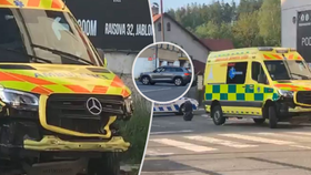 V Jablonci došlo k nehodě sanitky.
