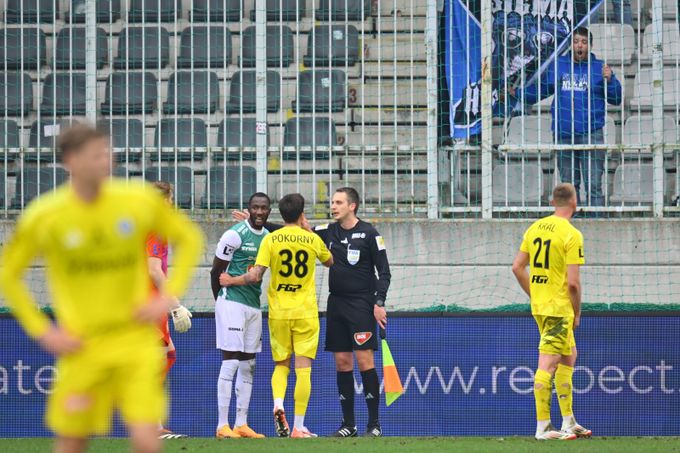 Jawo o rasistických pokřicích fanoušků Sigmy: Je to smutné. Omlouval se i Minář Jawo o rasistických pokřicích fanoušků Sigmy: Je to smutné. Omlouval se i Minář