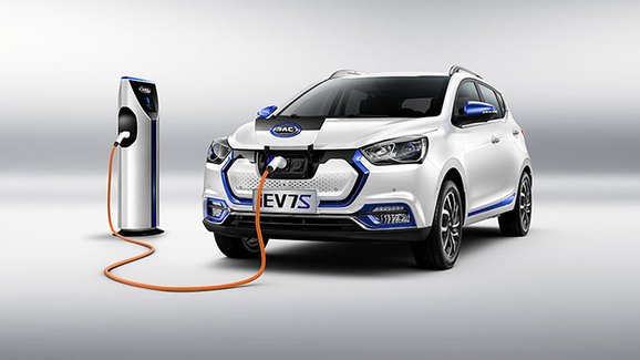 Expanze čínských elektromobilů je tu! Víte, že elektrický crossover JAC iEV7S pořídíte také v Česku? 
