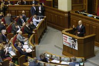 Ukrajinský parlament vládu neodvolal. S její prací ale není spokojen