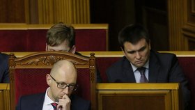 Ukrajinský parlament nakonec vládu neodvolal.