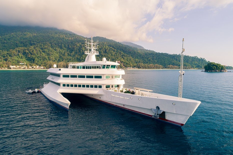 Atypická jachta Asean Lady čínsko-malajského podnikatele Vincenta Tana je prodeji za 30,5 milionu eur (746 mil. Kč).