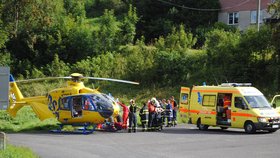 Ženu (45) museli záchranáři s popáleninami převézt vrtulníkem do pražské nemocnice