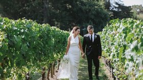 Expremiérka Ardernová (42) rok po oznámení odchodu: Svatba s životní láskou uprostřed vinice