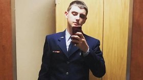 FBI zatkla 21letého Jacka Teixeiru, zaměstnance letecké složky národní gardy, v souvislosti s únikem přísně tajných amerických dokumentů