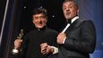 Silvestr Stallone gratuluje Jackiemu Chanovi