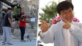 Jackie Chan v troskách rozbombardovaného syrského města natáčí akční film. Místní zuří