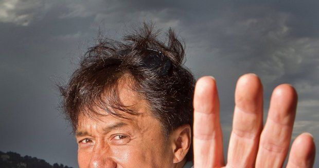 Energický šedesátník Jackie Chan.