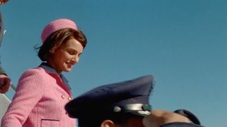Navěky od krve: Příběh nešťastného růžového kostýmku Jackie Kennedy