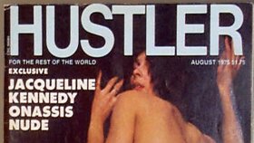 Nahé ex-manželka prezidenta J.F. Kennedyho se dostala díky lechtivým fotografiím do legendárního Hustleru