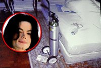 Postel, kde zemřel Michael Jackson, jde do dražby!