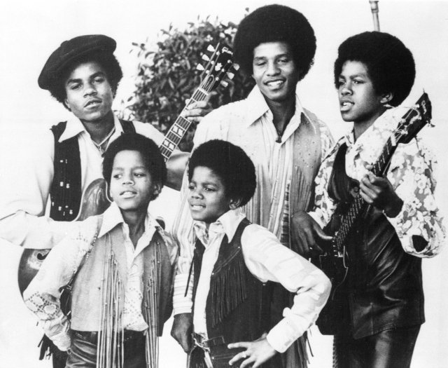 Jackson 5 před dvaceti lety - zleva: Tito, Marlon, Michael, Jackie a Jermaine