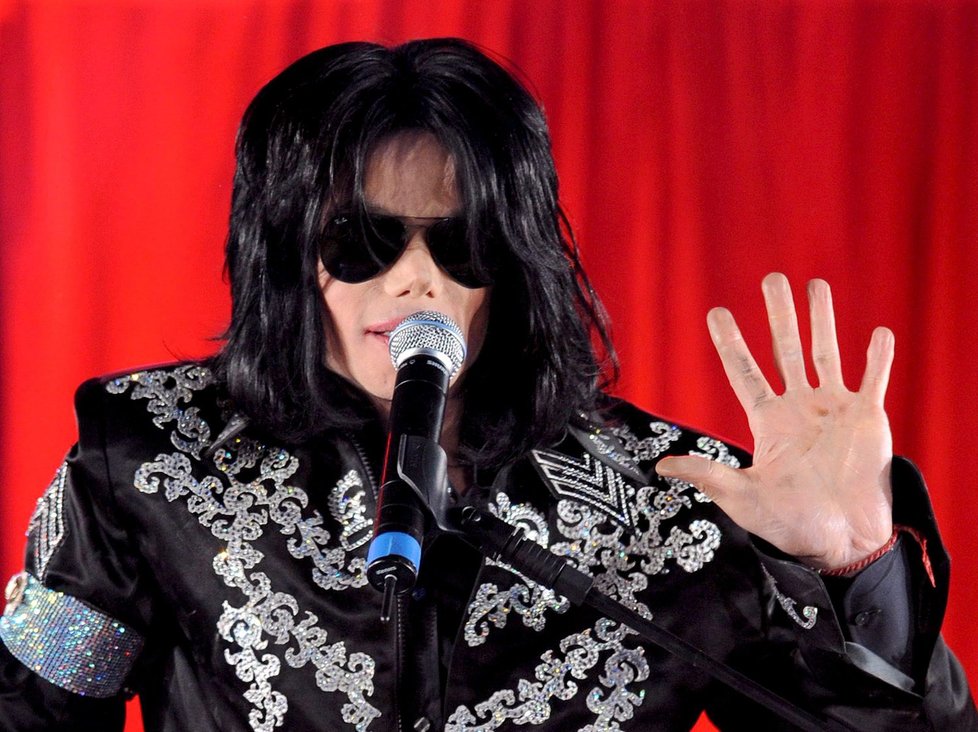 Michael Jackson se v roce 2009 předávkoval propofolem