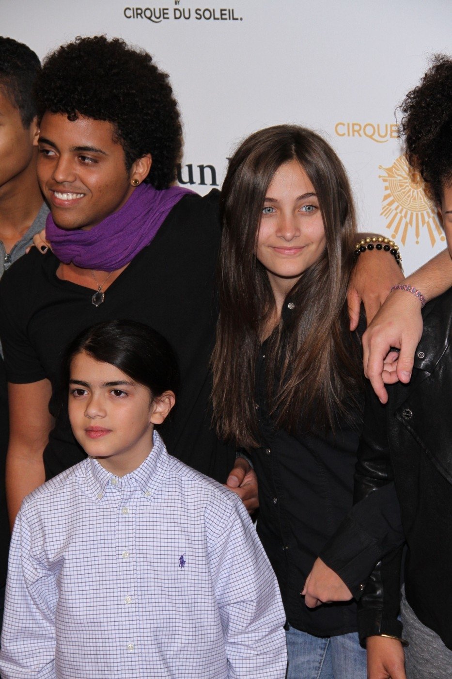 Děti Michaela Jacksona Paris (uprostřed) a Blanket Jackson (chlapec dole)