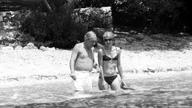 Po smrti Kennedyho se Jackie provdala za řeckého miliardáře Aristotela Onassise.