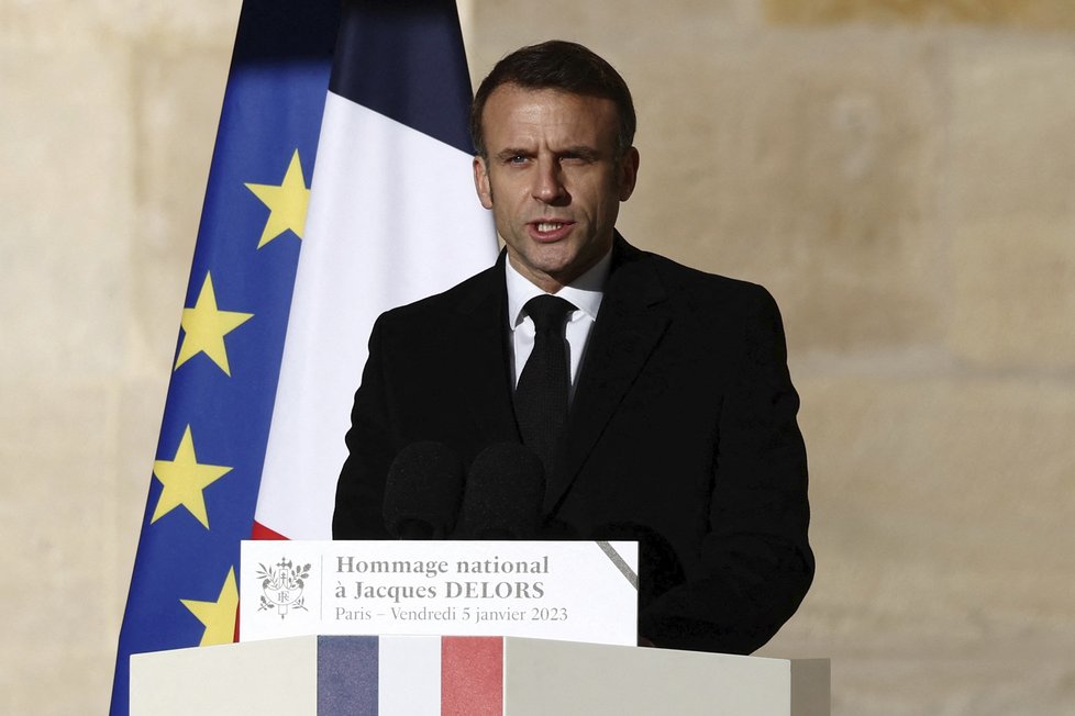 Emmanuel Macron na pietě za Jacquesa Delorse