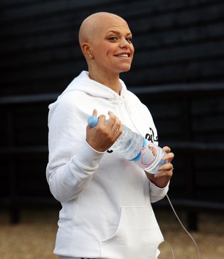 Jade Goody se i během své nemoci dokázala smát