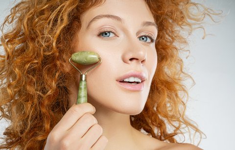 Jade roller: Jak fungují masážní válečky na obličej?