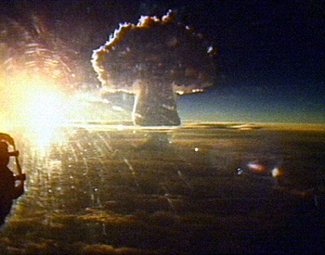 Car-bomba - největší jaderný výbuch lidské historie provedl SSSR (30. 10. 1961).