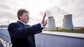 Jaderná elektrárna Dukovany, kde energetici přistoupili k neplánovanému odpojení třetího výrobního bloku od přenosové sítě kvůli opravám a kontrolám zařízení (30. 10. 2026).