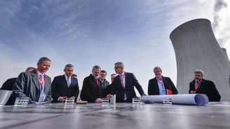 Akcie ČEZ poprvé od března klesly pod tisícovku. Nový zákon se týká všech firem, uklidňoval Fiala Akcie ČEZ poprvé od března klesly pod tisícovku. Nový zákon se týká všech firem, uklidňoval Fiala