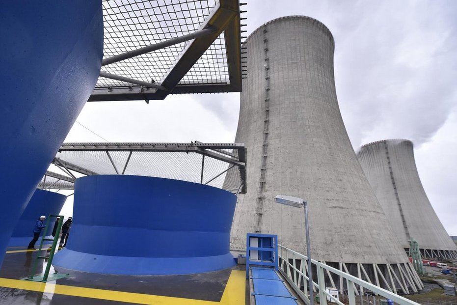 Jaderná elektrárna Dukovany představila 3. března nové záložní chladicí ventilátorové věže, které v současné době fungují ve zkušebním provozu. Stavba ventilátorových věží byla jednou ze stěžejních investic prováděných v posledních letech pro zvýšení bezpečnosti provozu elektrárny.