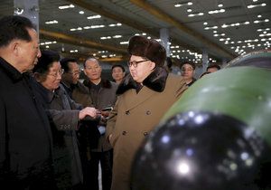 Kim Čong-un ohlásil konec moratoria na jaderné zkoušky a slíbil světu, že ukáže novou strategickou zbraň.