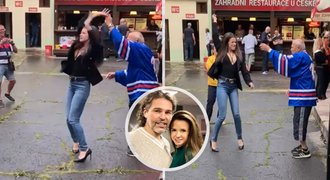 Jágrova Dominika (27) to pěkně rozjela! Tanečky na oslavě narozenin Jardova přítele