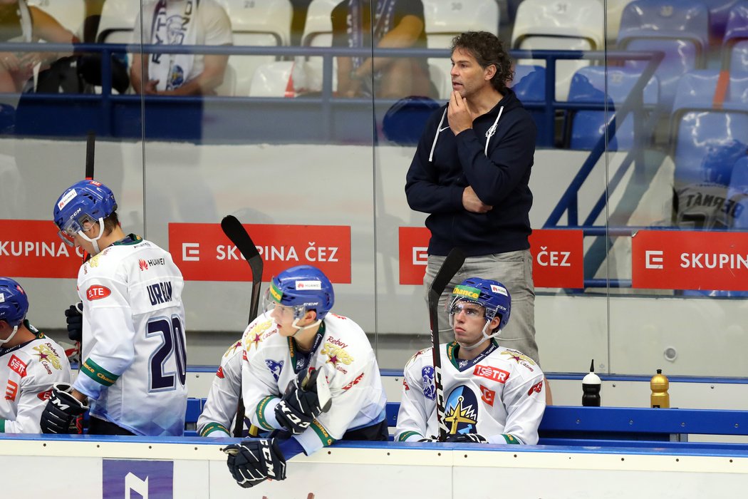 Jaromír Jágr vytál svou lásku Dominiku na hokej, vydržel s ní však jen třetinu, než sestoupil na lavičku.