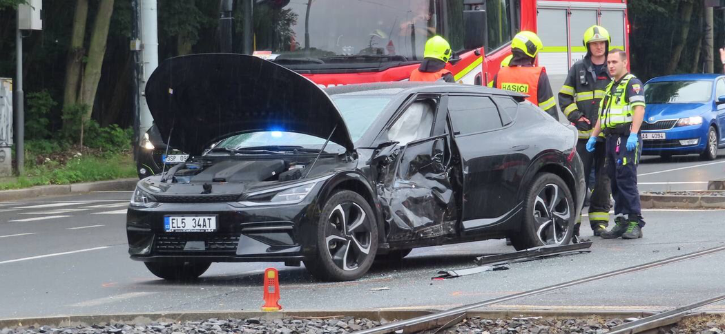 Jaromír Jágr měl ve středu nehodu, při které se srazil s tramvají