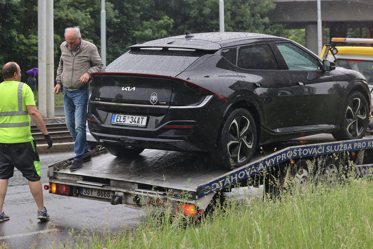 Jágr měl během středečního dopoledne nehodu, při které se vůz srazil s tramvají